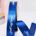 Cinta de poliéster azul con texto en inglés impreso, ideal para envolver ramos y regalos. - Azul Marino