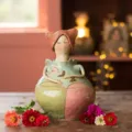 Handgefertigte Keramik-Feen-Aufbewahrungsdose und Gartenornament mit roten Haaren - Fee 3