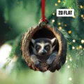 Detailansicht des flachen 2D-Lemuren-Ornaments am festlichen Weihnachtsbaum - Lemur im Baumloch (24)
