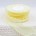 Rotolo di nastro in organza giallo con bordo di perle per confezione di bouquet e fai da te. - 6.0cm*10 Iarde / Giallo Perla