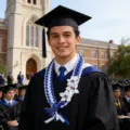 Guirlanda de cinta de graduación azul y blanca hecha a mano variante para celebración. - Estilo 10