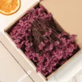 Αποξηραμένα μωβ λουλούδια σε κουτί για DIY συνθέσεις, φυσικό διακοσμητικό μπουκέτο. - Πορφυρό κρυστάλλινο χόρτο 50 τεμάχια σε κουτί