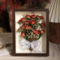 Marco de fotos artesanal con flores secas y rosas rojas naturales para decoración del hogar - Rosa Barbie Naranja / 8 Pulgadas Madera de Nogal (con Cadena de Luz Bolsa de Regalo Tarjeta)