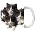 Weiße Keramik-Kaffeetasse mit einem 3D-Effekt-Druck von süßen schwarz-weißen Kätzchen - 301-400ml / Vier Schwarz-Weiße Kätzchen Bruchloch Stil (cat21)