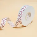 Wit grosgrain lint rol met rood hartjes patroon voor cadeoverpakking en boeket decoratie detail. - Grosgrain Hart / 2.0cmx50 Yards
