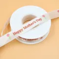 Cinta de Poliéster Estampada para Día de la Madre Envoltorio de Regalo Lazo DIY Art - Feliz Día de la Madre (Texto Rojo) / Blanco