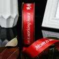 Cinta de satén rojo para envolver regalos, repostería y lazos de manualidades del Día de la Madre. - Mamá Trabaja Duro (Rojo) / Rojo