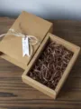 Caja de regalo de papel kraft variante con lazo de cuerda y etiqueta para fiestas. - Set de caja de regalo - sin plantas (Tamaño 16*10*5,5 cm)