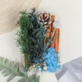 Kit de materiales de flores secas DIY con ramitas de canela piñas y hortensias azules - Estilo Noruega / Paquete de Materiales Solo (Sin Taza y Aceite Esencial)