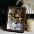 Marco de fotos de flores secas, arte botánico de rosas hechas a mano para decoración hogar. - Rosa Cappuccino / 8 Pulgadas Madera de Nogal (con Cadena de Luz Bolsa de Regalo Tarjeta)