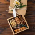 Kraft paper gift box with dried flowers and pinecones for birthday and party present packaging. - Multiflora Rose & Dried Flower Gift Box Set (Size 8*8*3.5cm)
