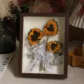 Marco de fotos de flores secas espécimen de planta decoración del hogar regalo festivo - Girasol / 8 Pulgadas Madera de Nogal (con Cadena de Luz Bolsa de Regalo Tarjeta)