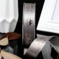 Graues 2,5 cm Geburtstagskuchen Satinband mit Goldfoliendruck für Geschenkkarton Schleife - Grau