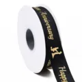 Nastro in poliestere nero da 2.5cm con stampa dorata Happy Anniversary per decorazioni e regali. - 2.5cm / Nero