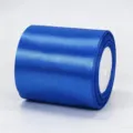 Rotolo di nastro in raso blu unito, 10cm di larghezza, ideale per confezioni regalo e matrimoni. - Blu Zaffiro