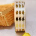 Cinta blanca de 2.5cm con patron de rombos de lamina dorada para regalos y fiestas. - 2,5 cm x 25 yardas / Blanco Blanqueado