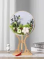 Ventaglio rotondo in stile cinese di fiori stabilizzati fatti a mano con supporto in legno - Verde erba - Kit fai-da-te per ventaglio tondo con supporto in resina