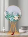 Ventaglio rotondo artigianale di fiori stabilizzati blu, stile vintage con elegante supporto. - Kit fai-da-te ventaglio blu tenue con supporto in resina