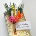 Miniatur Trockenblumenstrauß in weißer Geschenkbox mit Grußkarte zum Geburtstag. - Modell G Kleiner Blumenstrauß 1 Bund (Ca. 15 cm, Ohne Etikett)