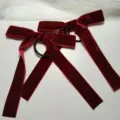 Μπορντό βελούδινο λαστιχάκι μαλλιών με φιόγκο και κορδέλες, κομψό αξεσουάρ για γυναίκες. - Λαστιχάκι Μαλλιών (2cm) / Μπορντό