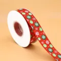 Cinta de grosgrain roja con copos de nieve blancos y puntos para decoracion de regalos. - Estampado de Copos de Nieve / Rojo