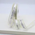 Ruban blanc à bordure dorée pour emballage cadeau, loisirs créatifs et décoration. - Blanc