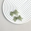 Πράσινο κλιπ μαλλιών με φιόγκο από κορδέλα grosgrain, χαριτωμένη τσιμπιδίδα πάπιας. - Πράσινο μάτσα