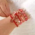 Juego de 6 pulseras rojas de arcilla polimérica con dijes de corazón y flores - Rojo Estilo 1