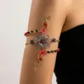 Vista dettagliata del bracciale da braccio floreale con design a iris cangiante - Bracciale da Braccio in Cristallo Floreale Stile Dark (17)