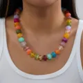 Vista dettagliata della collana di perle colorate fatta a mano con trama marmo jade - NC26Y0295-2 Multicolore