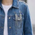 Trendy metal safety pin brooch with layered silver chains and pearls on a denim jacket - Multi-layer Chain Coin Style (26Y0735)
