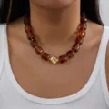 Collier ras du cou en perles d'acrylique ambrées avec accent doré - NC26Y0296-4 Ambre