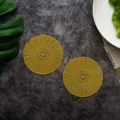 Noords gouden PVC onderzetter set, waterdichte en oliedichte warmte-isolerende tafel isolatiemat. - Diameter 10cm / Geel