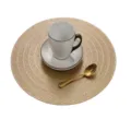 Goldene runde hohle Hitzeisolierungsmatte PVC Tischset Detailansicht mit Tasse und Löffel. - Gold