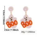 Detailansicht der niedlichen Halloween Geist Ohrringe mit Strass und BOO Schriftzug - Geist BOO Orange Quaste Stil (ER26Y0296-2)