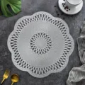 Set de table rond ajouré en PVC blanc motif fleur résistant à la chaleur pour tasse - 38 cm / Argent