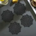 Set de 4 dessous de verre PVC fleurs creuses noires, tapis résistants à la chaleur pour table à manger. - 10cm / Noir