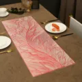 Noordse stijl PVC tafelloper met prachtig verenpatroon, waterdicht en hittebestendig. - Feder Tafelloper / 91x33cm / Rood