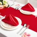 Rode satin tafelloper en servetten set, perfect voor bruiloft, hotel en eettafel decoratie. - Servet 43x43cm / Rood