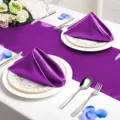 Paarse satijnen tafelloper en servettenset voor huwelijk hotel eettafel decoratie en feest setup. - Servet 43x43cm / Paars
