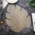 Gold hollow Monstera leaf PVC placemat, modern luxury heat-resistant table mat for dining room. - 44x35cm / Gold