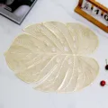 Χρυσό μεταλλικό σουπλά φύλλο monstera PVC θερμομόνωση τραπεζιού σπιτιού διακόσμηση - Σουπλά φύλλο μονστέρας με τρύπες από χρυσό PVC