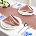 Roze satijnen tafelloper en servettenset, elegante polyester stof voor huwelijksdecor. - Servet 43x43cm / Oudroze