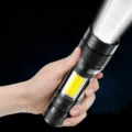 Détail de lampe de poche LED portable avec lumière latérale COB brillante et rechargeable. - Noir