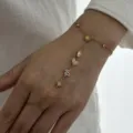 Bracelet bague chaîne de main en acier doré avec breloques zircon - Bracelet avec Bague (BR26Y0294)