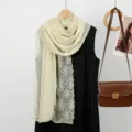 Beige katoen linnen kant geborduurde sjaal voor vrouwen, elegante dunne sjaal voor de herfst. - Beige Patchwork