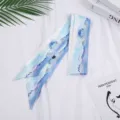 Elegante blauwe aquarel landschap smalle zijden sjaal voor vrouwen stijlvolle haarband - Lichtblauw Landschap
