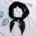 Zwarte katoenen linnen geborduurde bloemen driehoek hoofddoek en chique halsdoek detail. - Zomer zwart