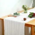 Camino de mesa de gasa arrugada blanca para bodas, fiestas y decoración rústica. - Blanco