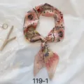 Chique roze lange smalle zijden sjaal met abstract artistieke print, stijlvol tas lint haarband. - Roze